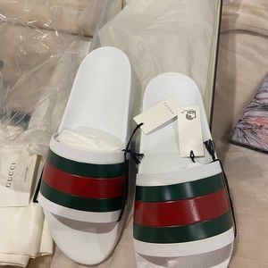 Men's Signature Stripe Slide Sandals, brand new with tags, size 12 US